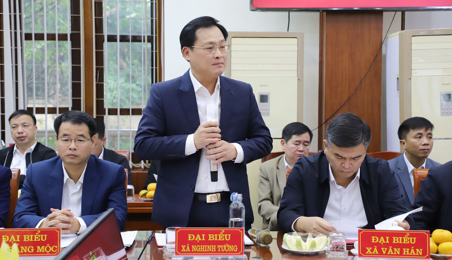 Các đại biểu dự buổi làm việc.