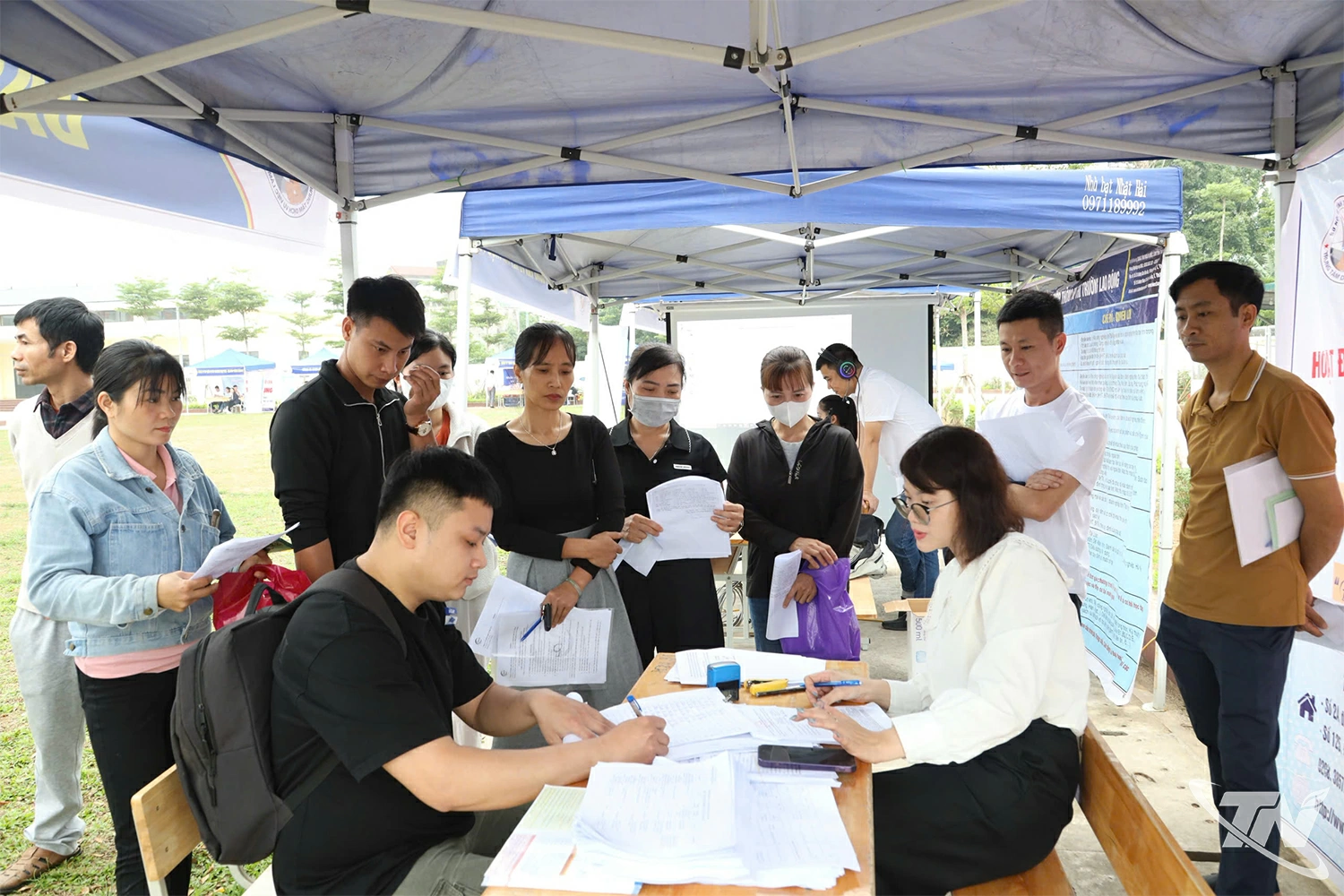 Các hoạt động tư vấn hướng nghiệp cho người lao động được đẩy mạnh.