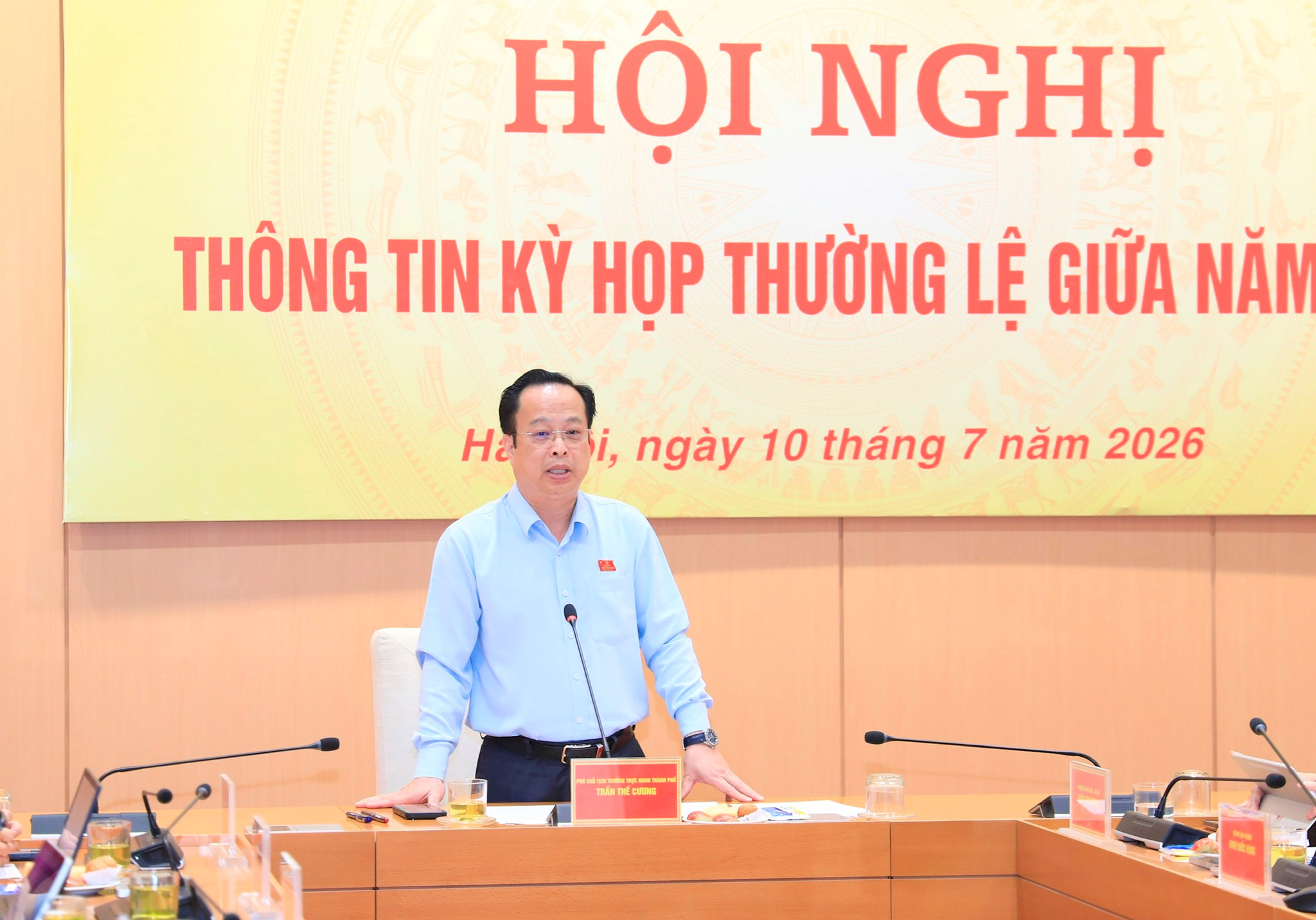 Phó Chủ tịch Thường trực HĐND thành phố Hà Nội Trần Thế Cương phát biểu kết luận hội nghị. Ảnh: Quang Thái
