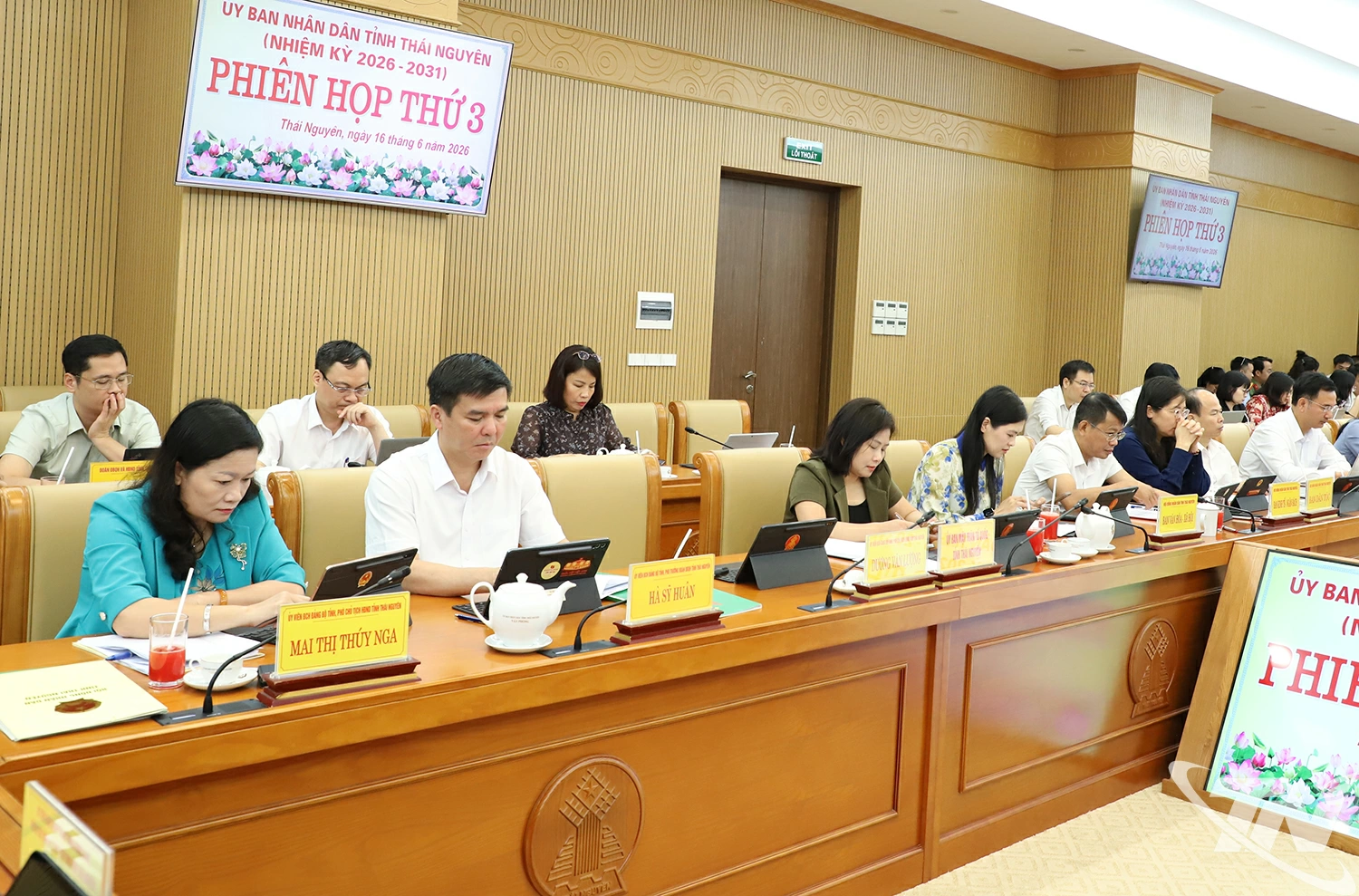 Các đại biểu dự Phiên họp.