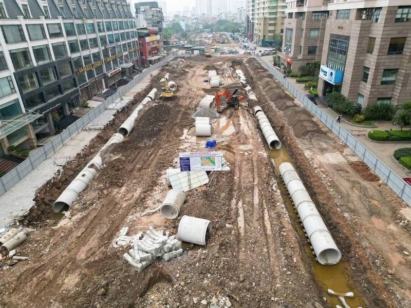 Công trường thi công tuyến đường Vành đai 2,5 đoạn qua địa bàn Phường Cầu Giấy sau khi hoàn thành công tác giải phóng mặt bằng, tạo điều kiện đẩy nhanh tiến độ dự án. Ảnh: C.T