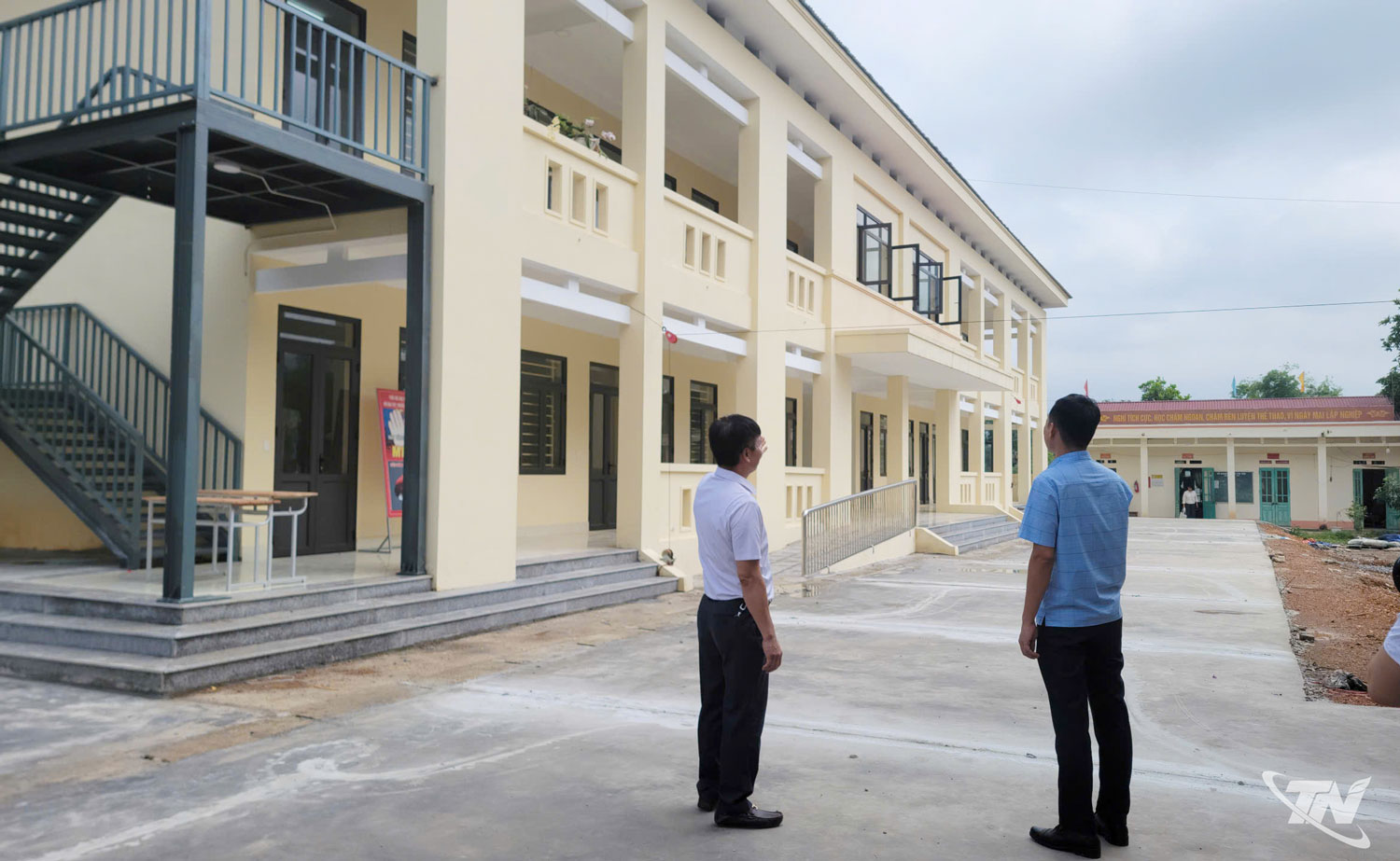 Công trình nhà học hai tầng với 9 phòng học tại Trường THCS Phú Đô đang được khẩn trương hoàn thiện đưa vào khai thác sử dụng trong năm học 2026 - 2027.