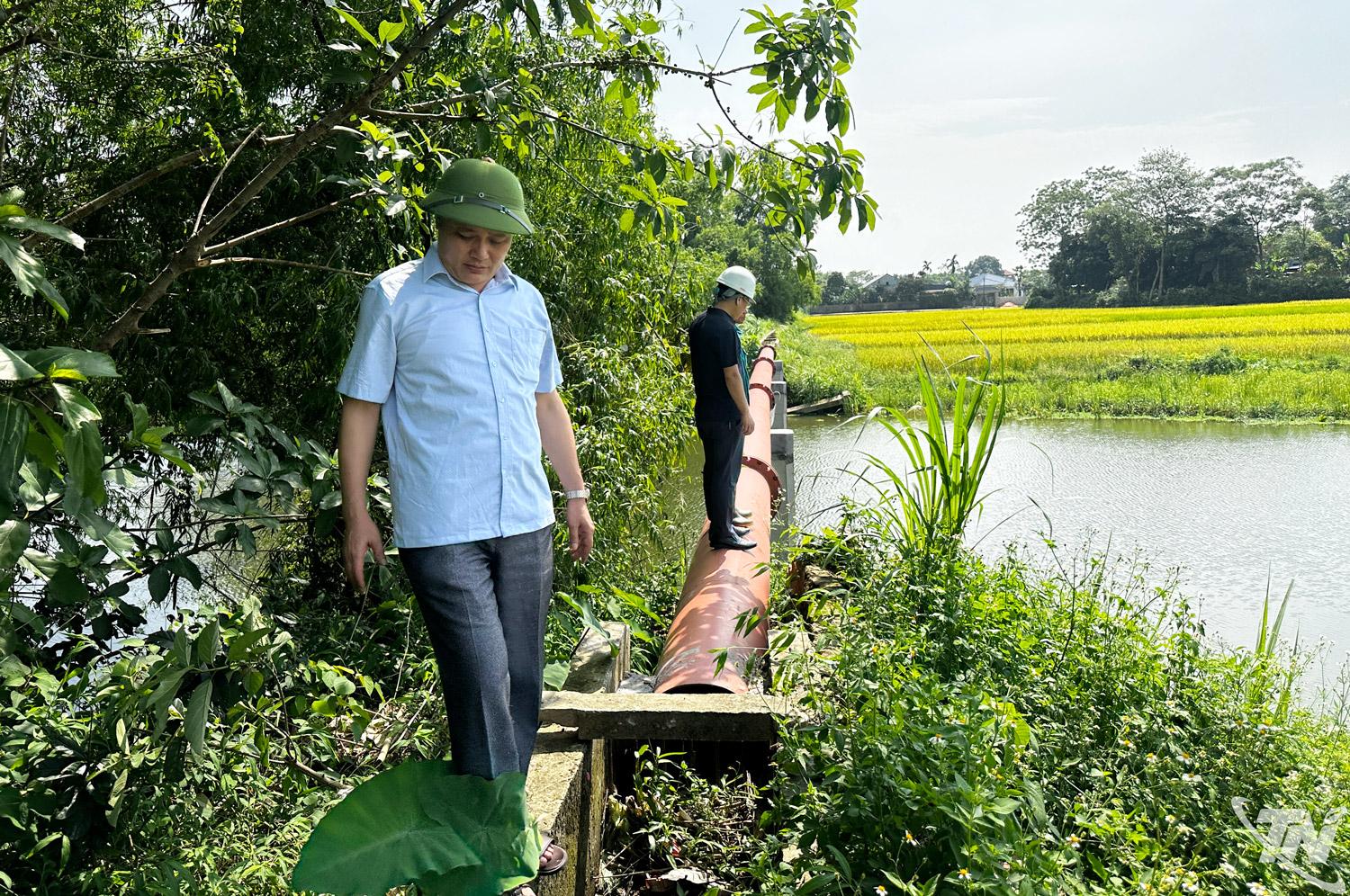 Đường ống thép đã thay thế cầu máng bê tông bị lũ cuốn trôi    thuộc cụm công trình thuỷ lợi phường Bách Quang, các xã Điềm Thuỵ,    Tân Thành, Phú Bình.