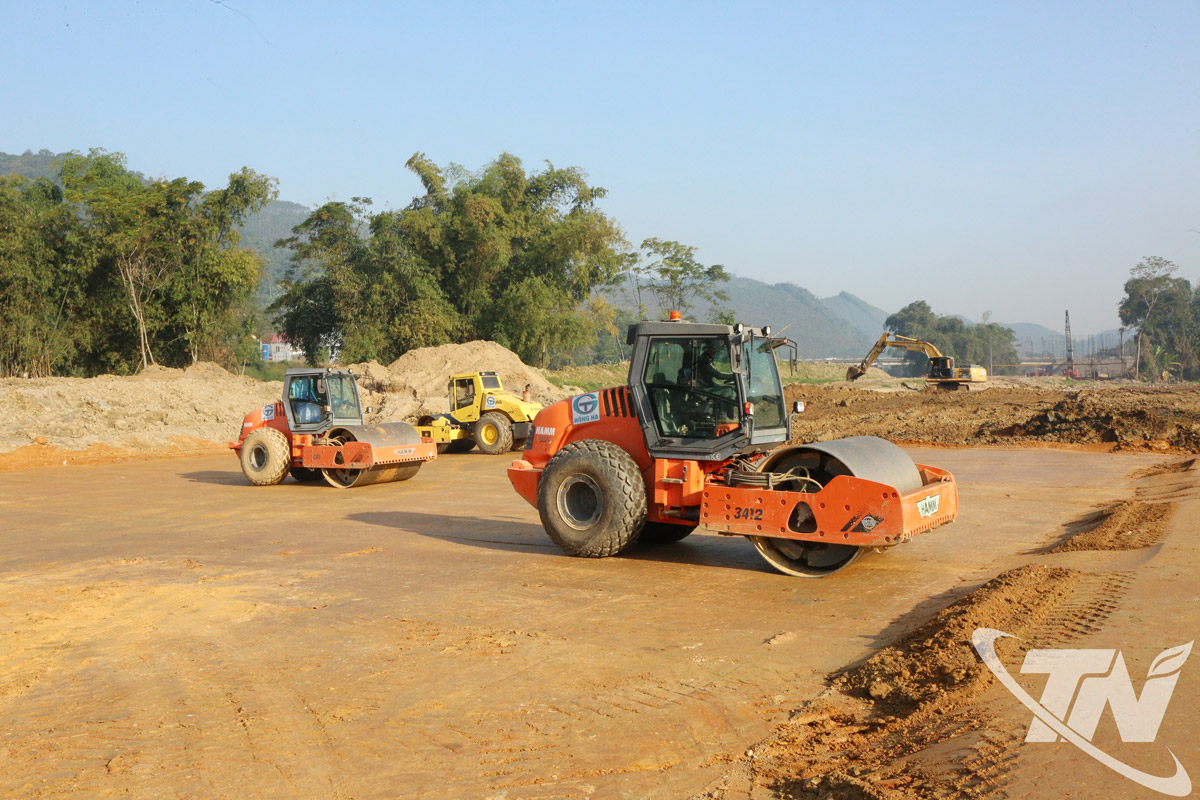 Thi công tuyến cao tốc Chợ Mới - Bắc Kạn, đoạn qua xã Thanh Thịnh.