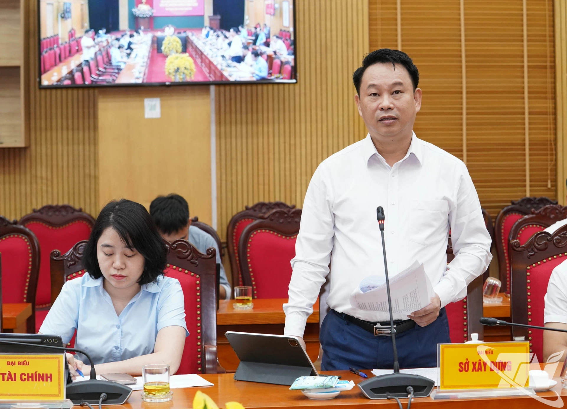 Lãnh đạo các sở giải trình, làm rõ một số nội dung thuộc thẩm quyền.