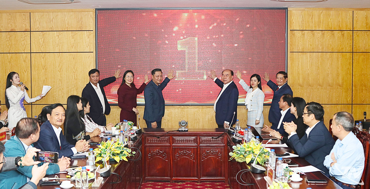 Các đại biểu thực hiện nghi thức phát động hưởng ứng Ngày Quyền của người tiêu dùng Việt Nam 2026.