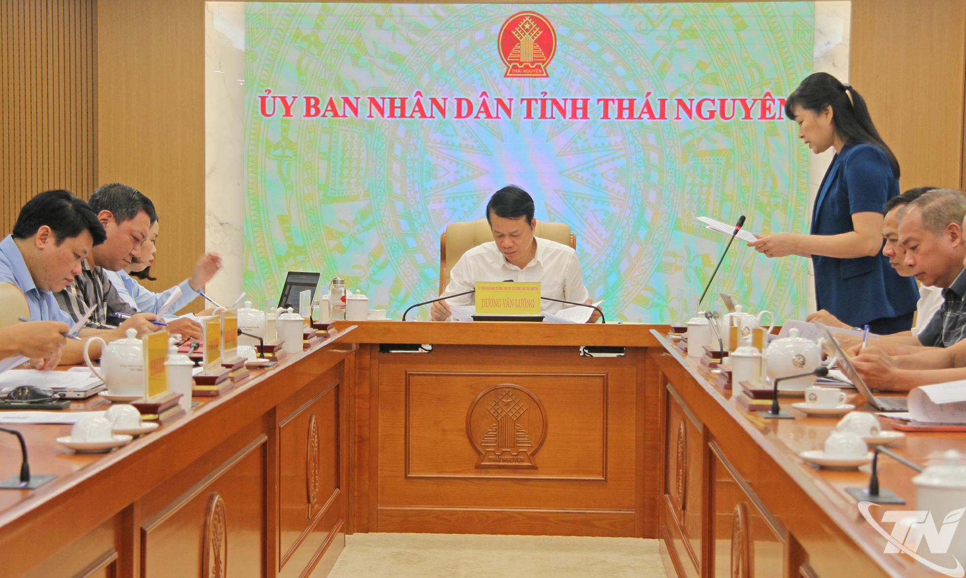 Quang cảnh cuộc họp.