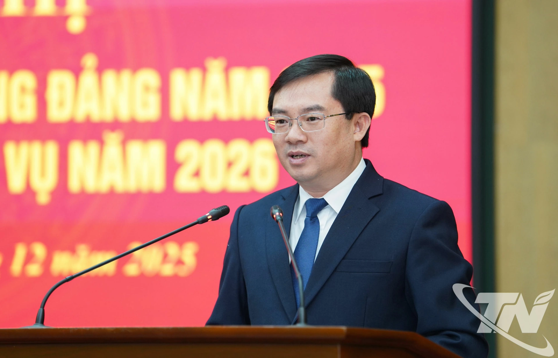 Đồng chí Nguyễn Thành Minh, Ủy viên Ban Thường vụ, Chánh Văn phòng Tỉnh ủy, phát biểu tại Hội nghị.