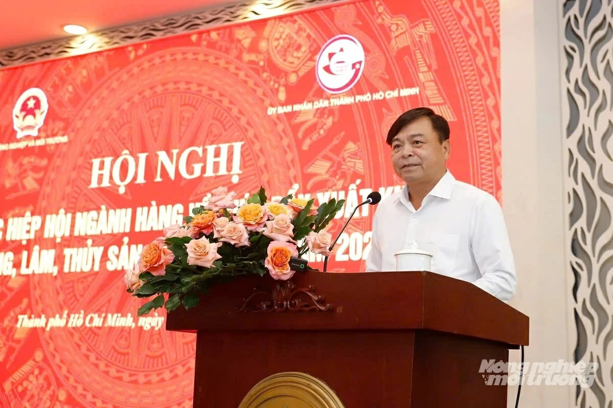 Thứ trưởng Bộ Nông nghiệp và Môi trường Nguyễn Hoàng Hiệp phát biểu tại Hội nghị.