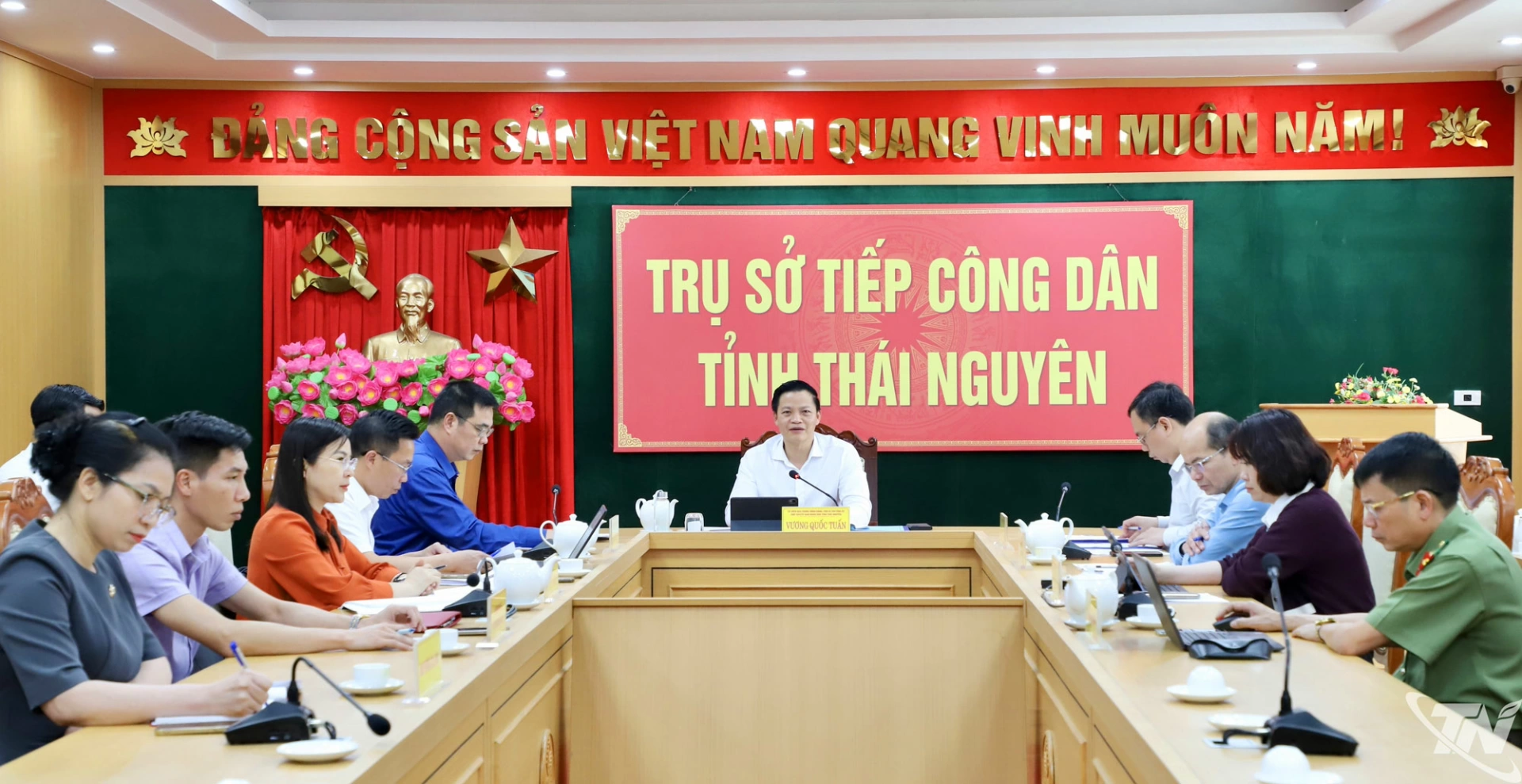 Các đại biểu tại buổi tiếp công dân.