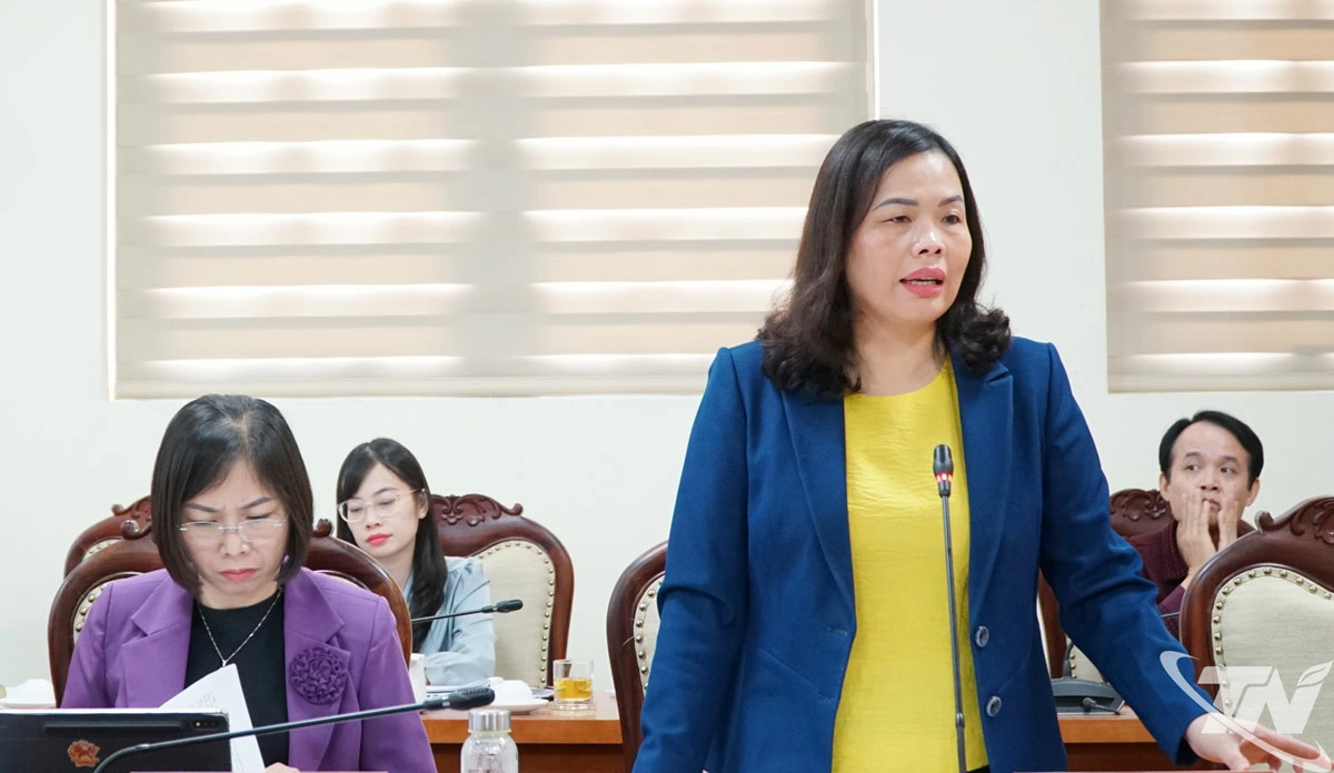 Đồng ch&iacute; Trần Thị Lộc, Ủy vi&ecirc;n Ban Thường vụ Tỉnh ủy, Ph&oacute; Chủ tịch HĐND tỉnh ph&aacute;t biểu tại hội nghị.