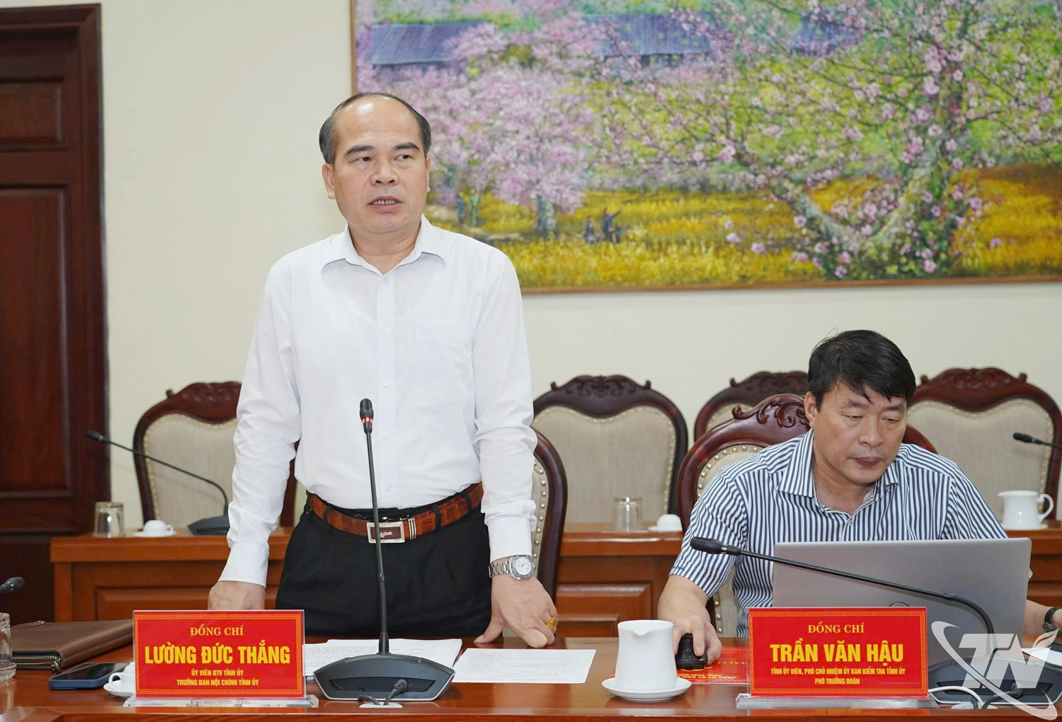 Đồng chí Lường Đức Thắng phát biểu kết luận buổi làm việc.