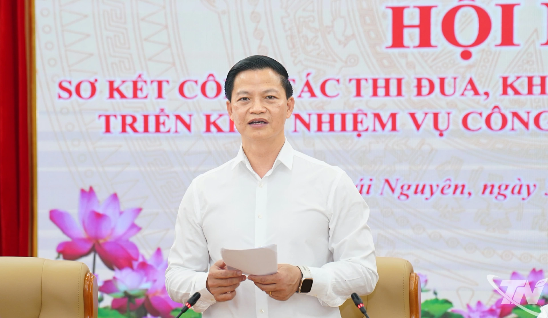 Đồng chí Chủ tịch UBND tỉnh Thái Nguyên Vương Quốc Tuấn phát biểu tại Hội nghị.