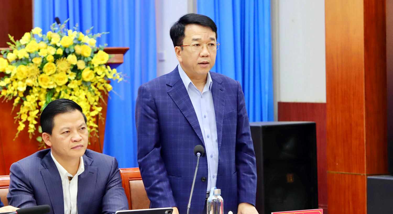 Các đồng chí Thường trực Tỉnh ủy phát biểu tại Hội nghị.