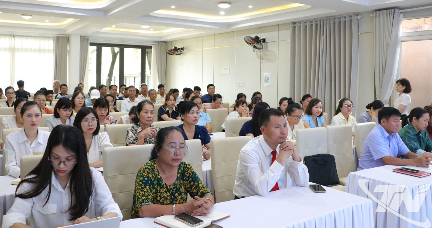 Các học viên tham gia lớp tập huấn