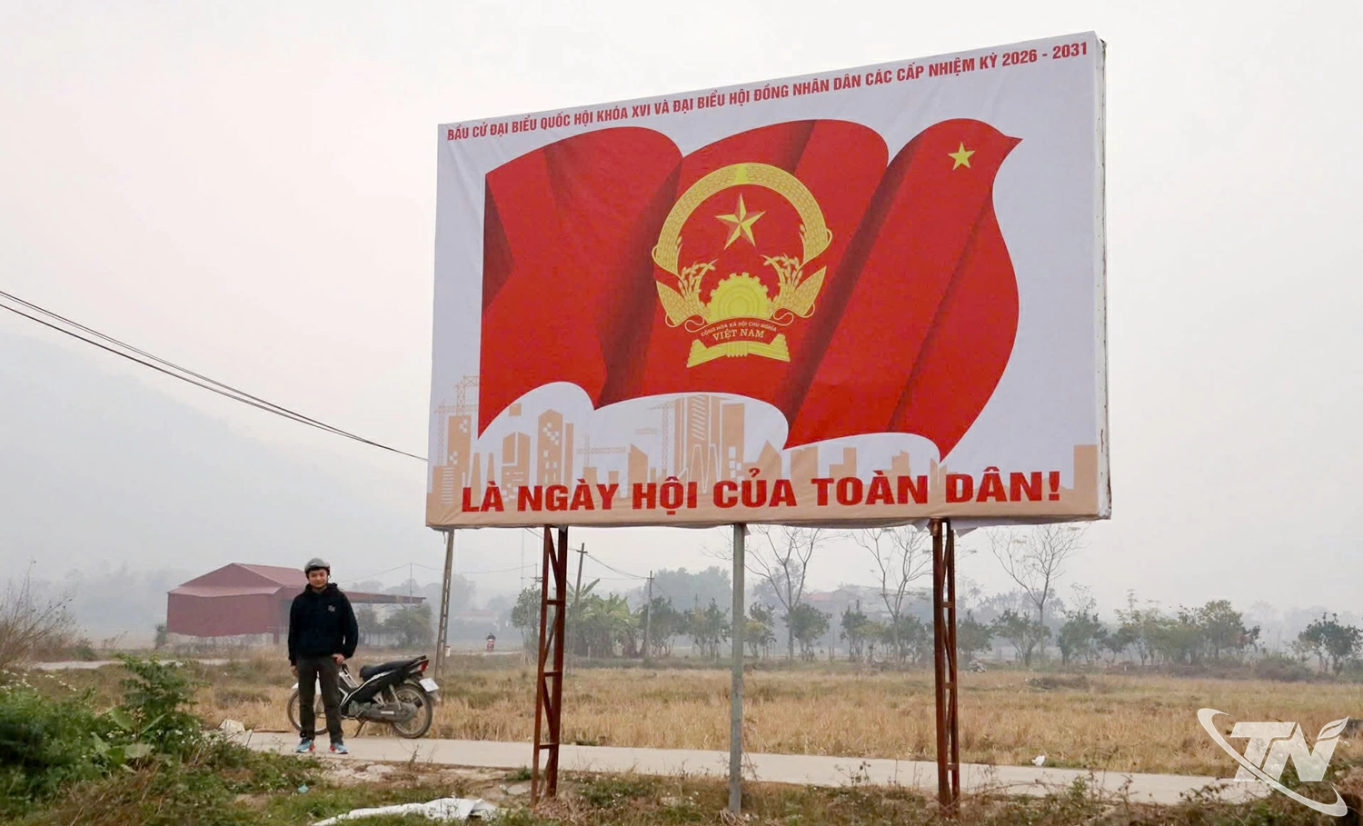 Người d&acirc;n v&ugrave;ng cao trong tỉnh vui mừng, ph&aacute;n khởi nhận qu&agrave; nh&acirc;n dịp Tết n&aacute;m 2026 v&agrave; ch&agrave;o mừng Đại hội Đảng to&agrave;n quốc lần thứ XIV.