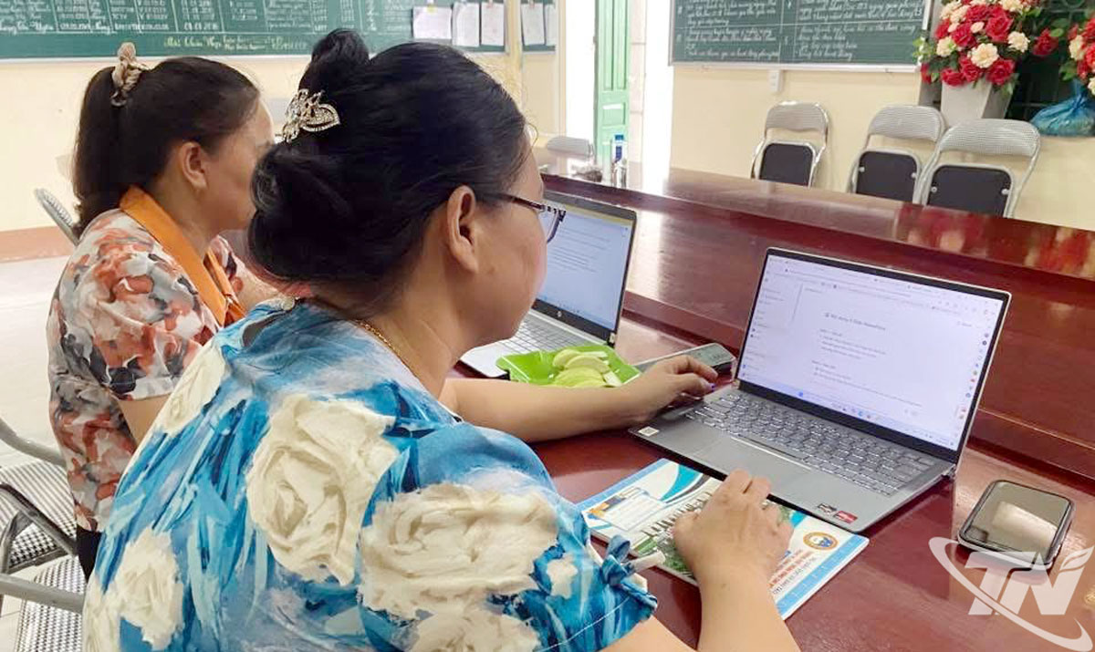 Các giáo viên khu vực phía Bắc của tỉnh tích cực ứng dụng AI vào giảng dạy