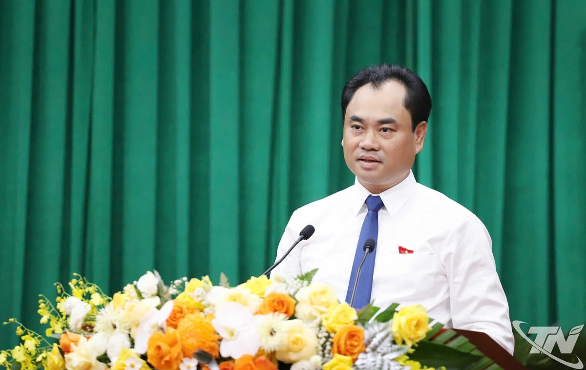 Đồng chí Trịnh Việt Hùng, Ủy viên dự khuyết Trung ương Đảng, Bí thư Tỉnh ủy Thái Nguyên, phát biểu tại Kỳ họp thứ ba, HĐND tỉnh khóa XIV.