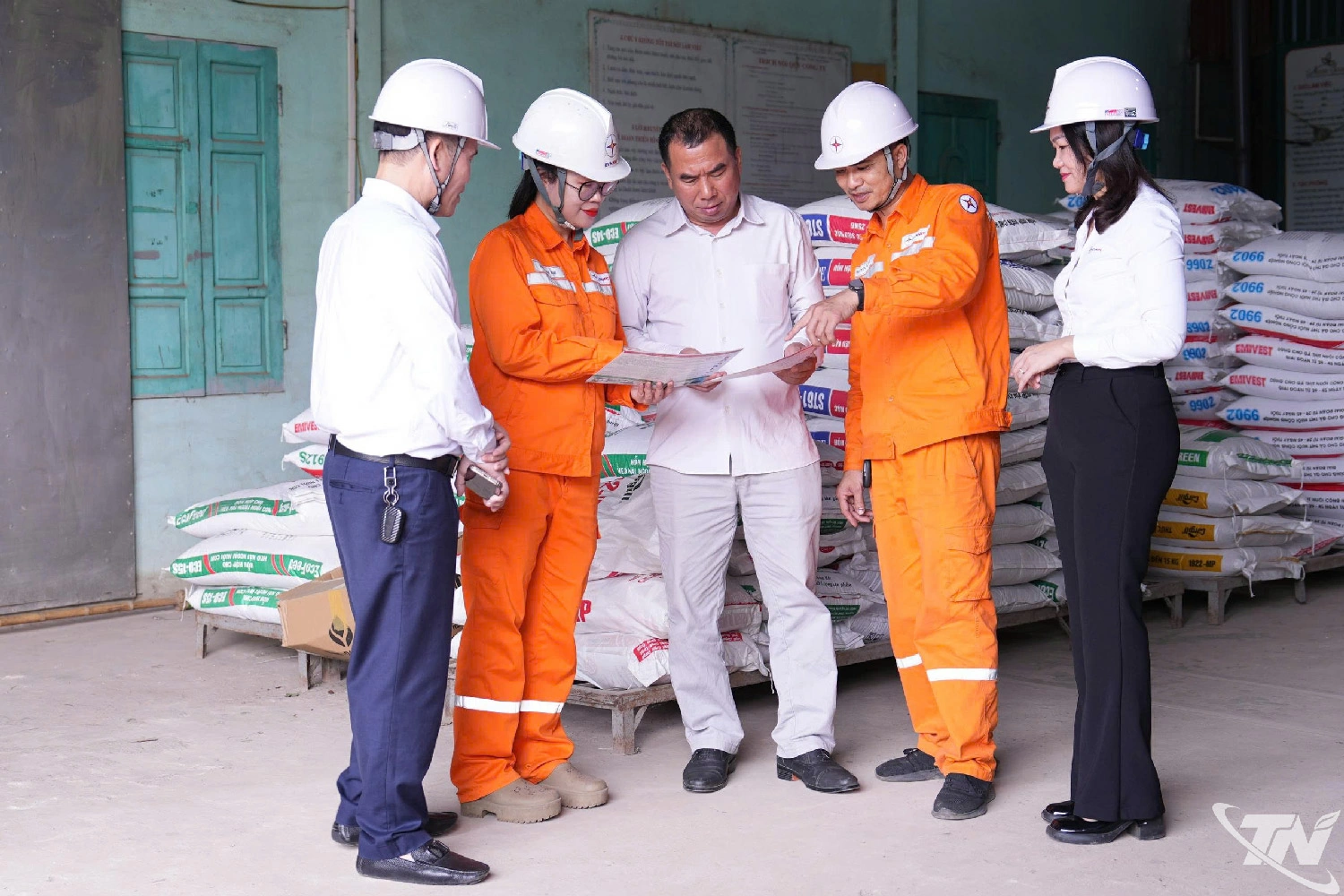 Điện lực Thái Nguyên kiểm tra, tư vấn khách hàng sử dụng điện an toàn, tiết kiệm, hiệu quả.
