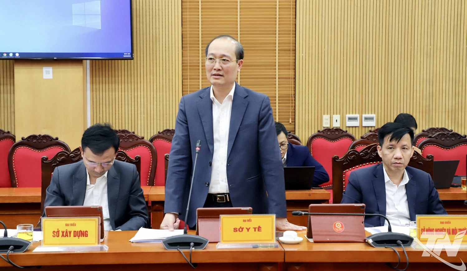 Đồng chí Đặng Ngọc Huy, Giám đốc Sở Y tế, phát biểu ý kiến tại Hội nghị.