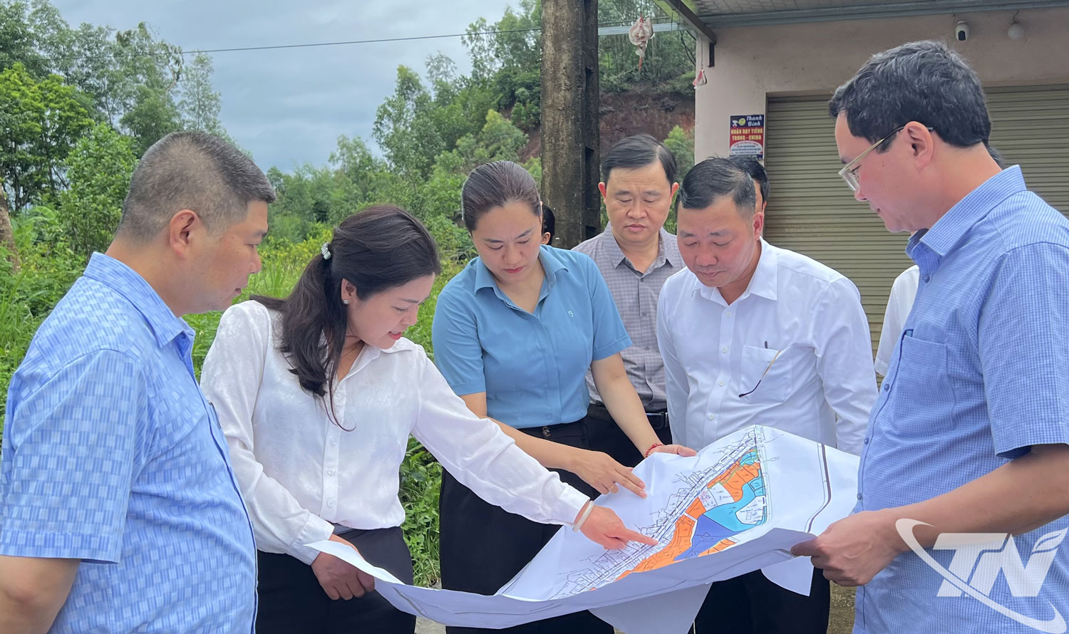 Đồng chí Nguyễn Thị Loan, Phó Chủ tịch UBND tỉnh kiểm tra Khu đô thị số 2, xã Điềm Thuỵ