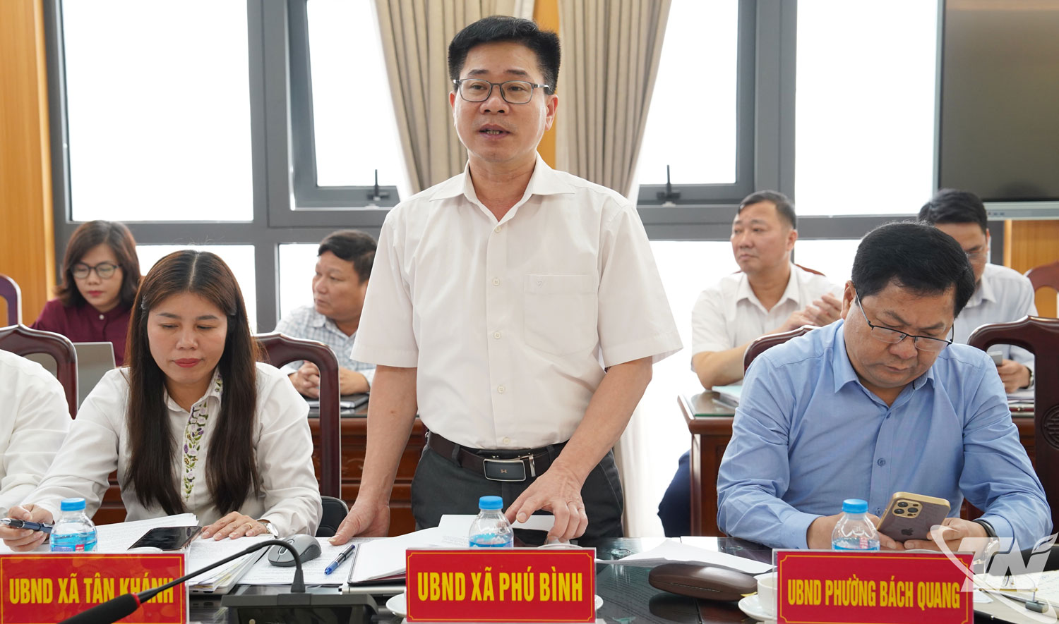 Lãnh đạo các sở, ngành, đơn vị, địa phương báo cáo, phát biểu tham luận tại buổi làm việc.