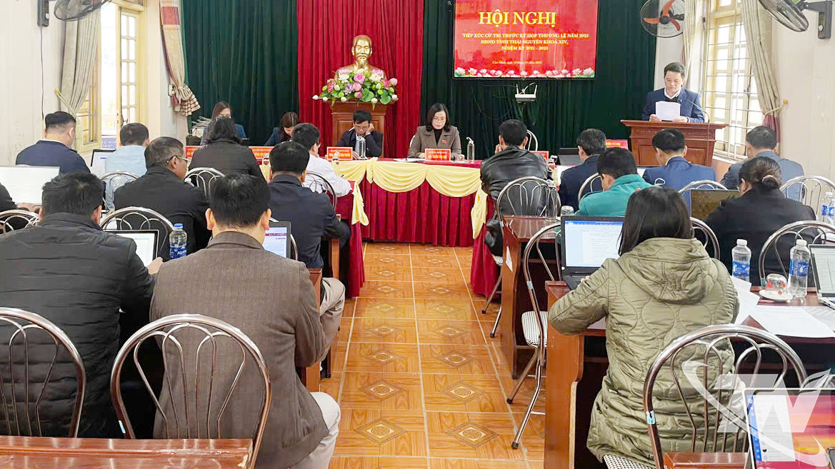 Quang cảnh buổi tiếp xúc cử tri.