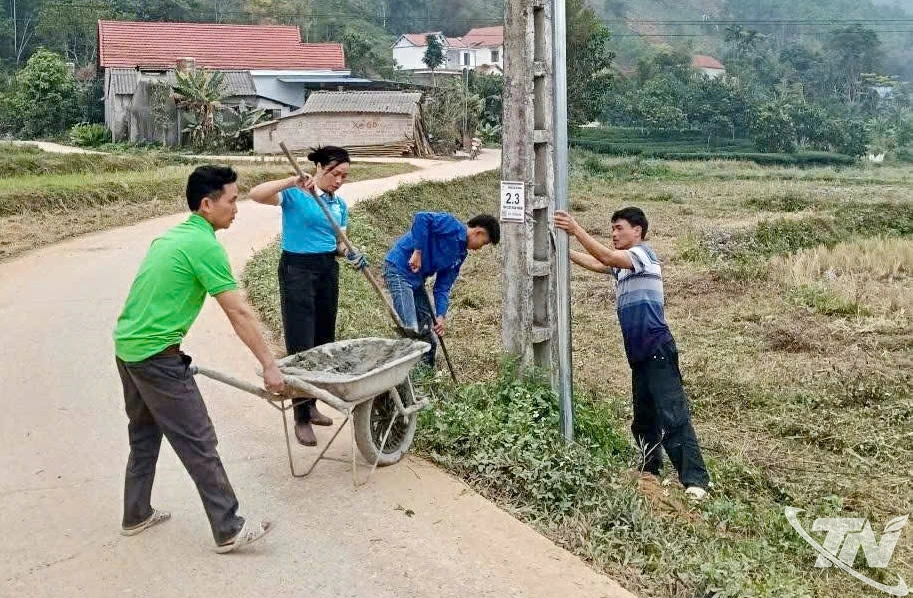 Người d&acirc;n v&ugrave;ng cao ch&agrave;o mừng Đại hội đại biểu to&agrave;n quốc lần thứ XIV của Đảng bằng những c&ocirc;ng tr&igrave;nh &yacute; nghĩa như tuyến đường thắp s&aacute;ng l&agrave;ng qu&ecirc;, kh&aacute;nh th&agrave;nh s&acirc;n thể thao...