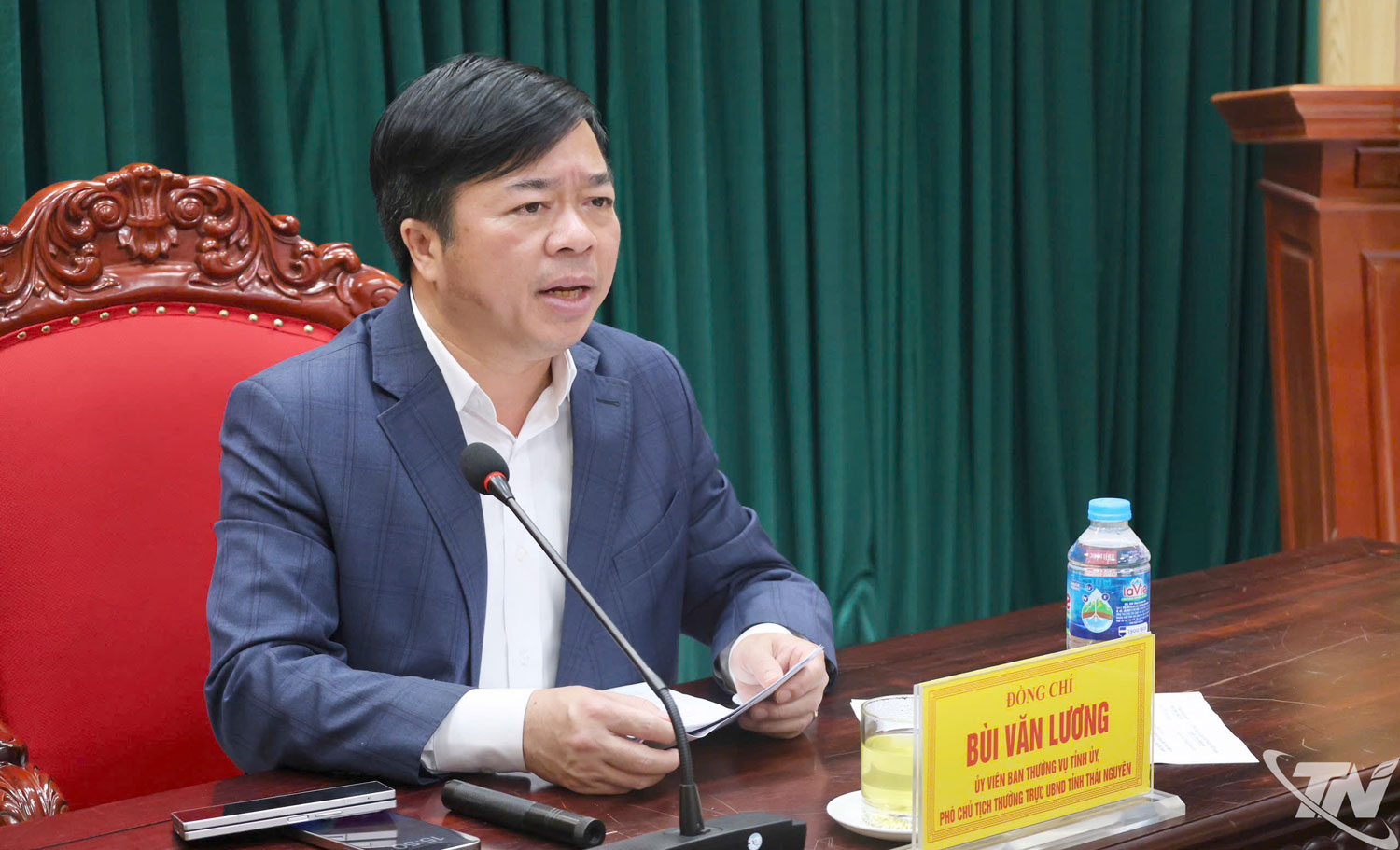 Đồng chí Bùi Văn Lương, Ủy viên Ban Thường vụ Tỉnh ủy, Phó Chủ tịch Thường trực UBND tỉnh phát biểu chỉ đạo tại cuộc họp.