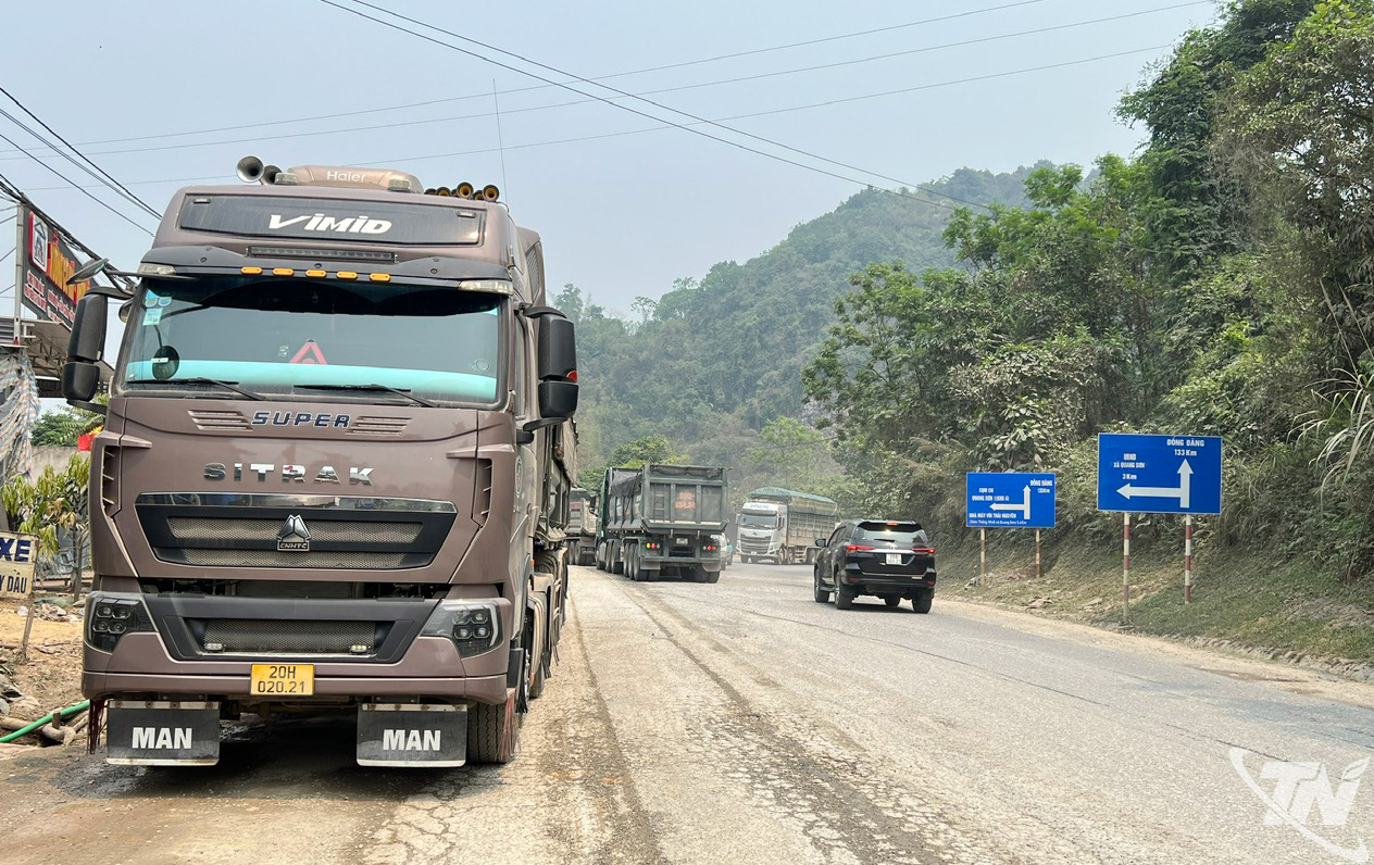   Mỗi biến động của giá nhiên liệu đều kéo theo áp lực chi phí đối với các doanh nghiệp vận tải.