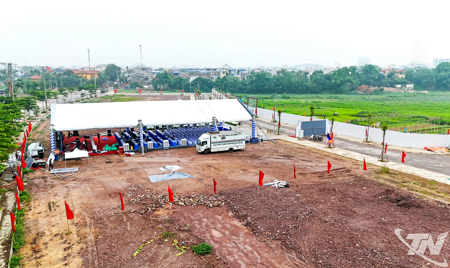 Những ngày qua, công tác chuẩn bị khởi công các dự án được thực hiện rất khẩn trương, bảo đảm tiến độ.