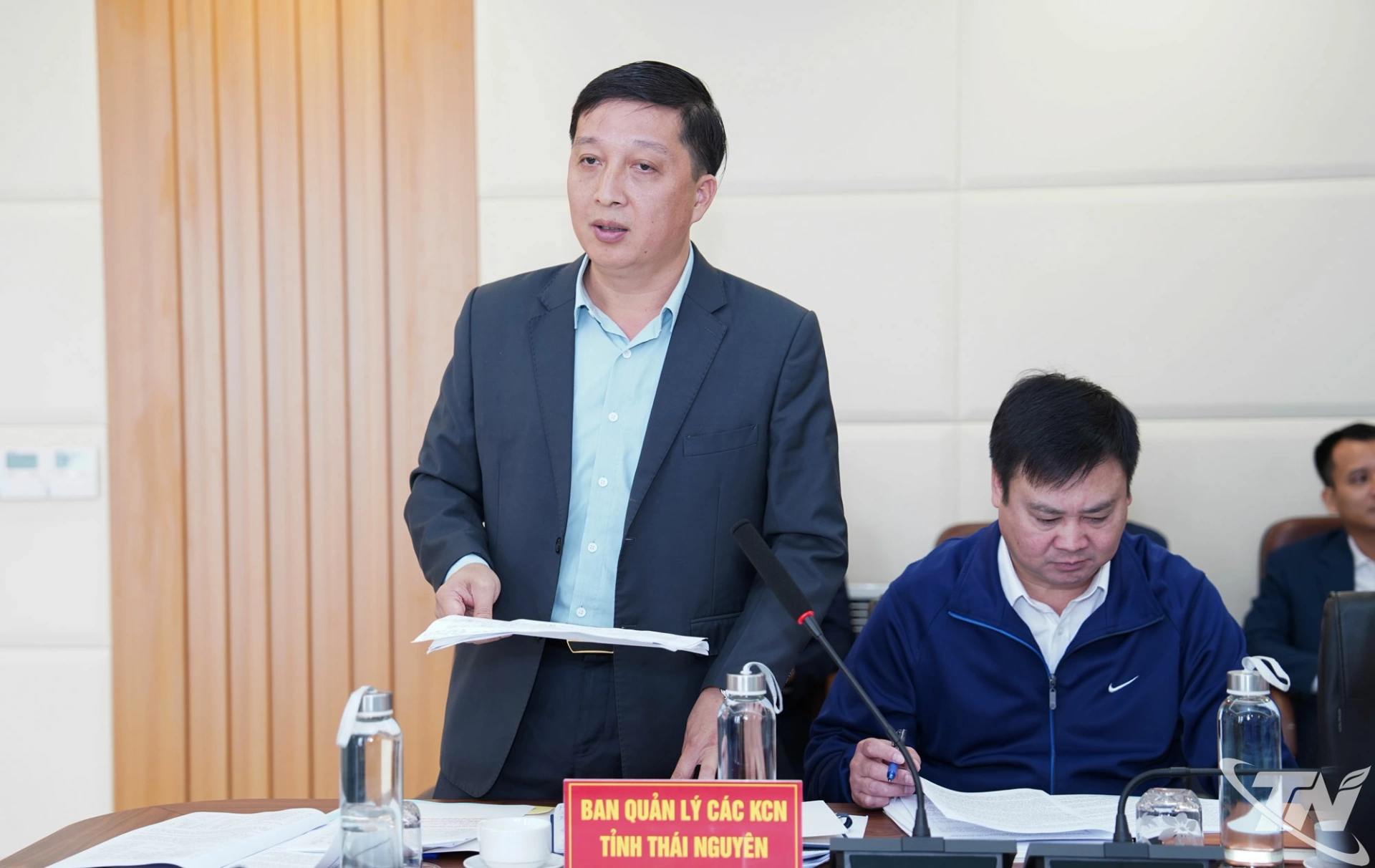 Lãnh đạo Ban Quản lý các KCN tỉnh báo cáo tại buổi làm việc.