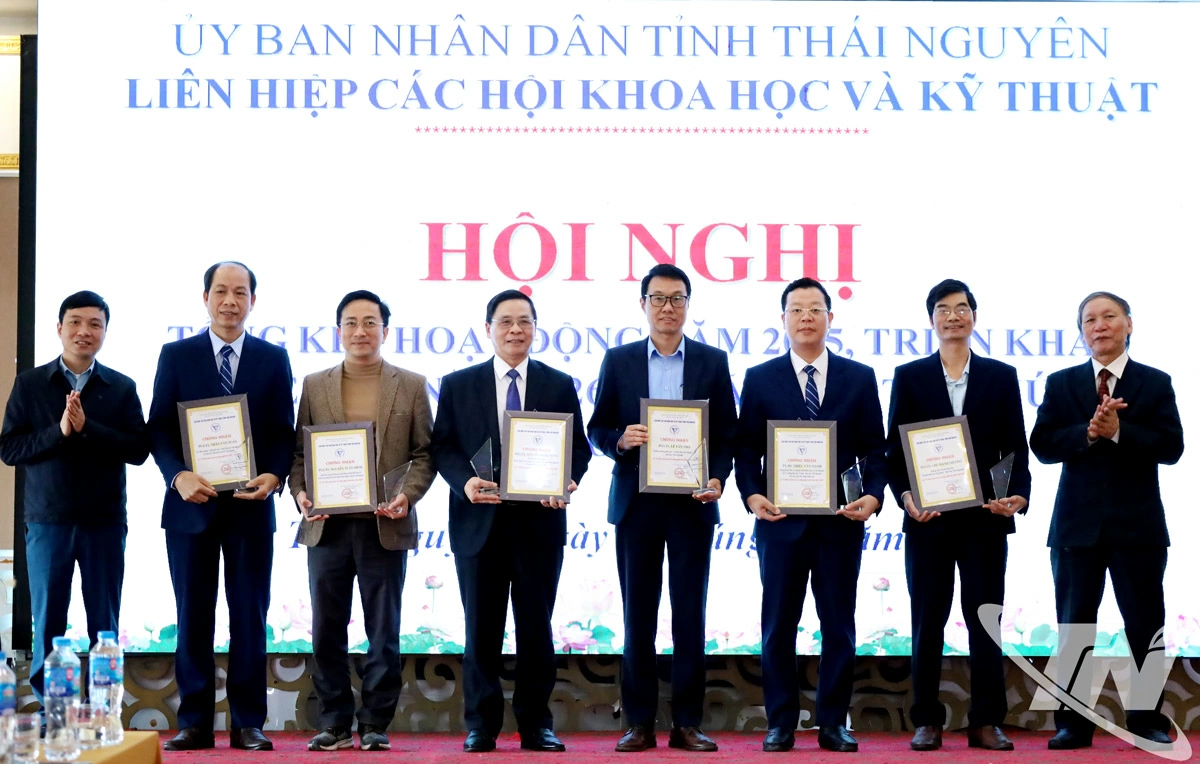Li&ecirc;n hiệp khen thưởng cho c&aacute;c tr&iacute; thức khoa học v&agrave; c&ocirc;ng nghệ ti&ecirc;u biểu năm 2025.  