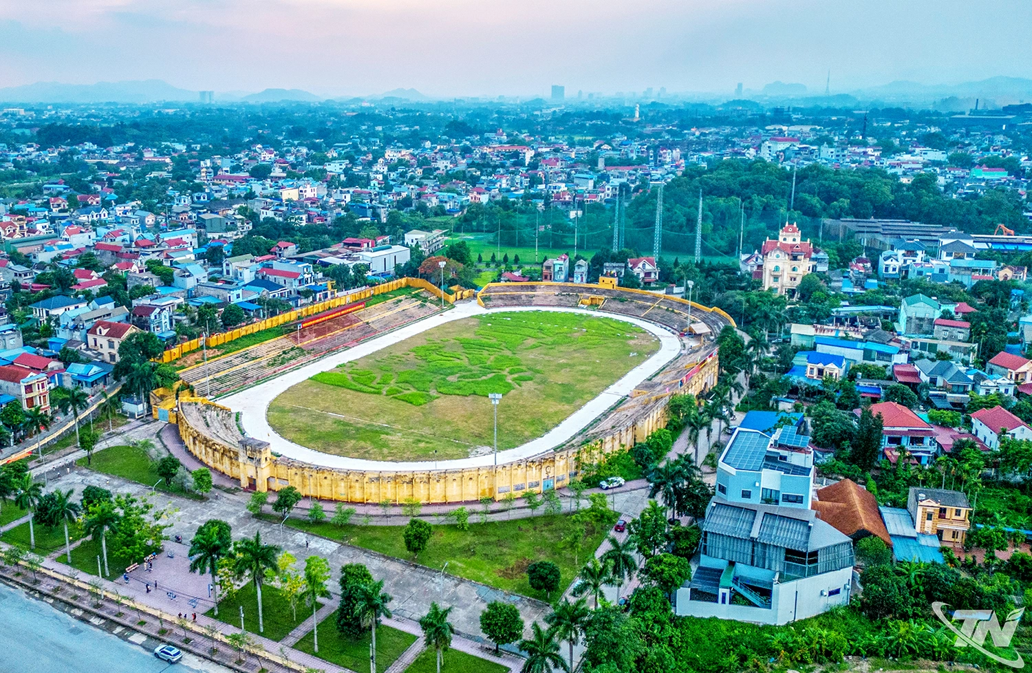 Sân vận động Gang Thép Thái Nguyên được chỉnh trang, nâng cấp. Ảnh: H.H