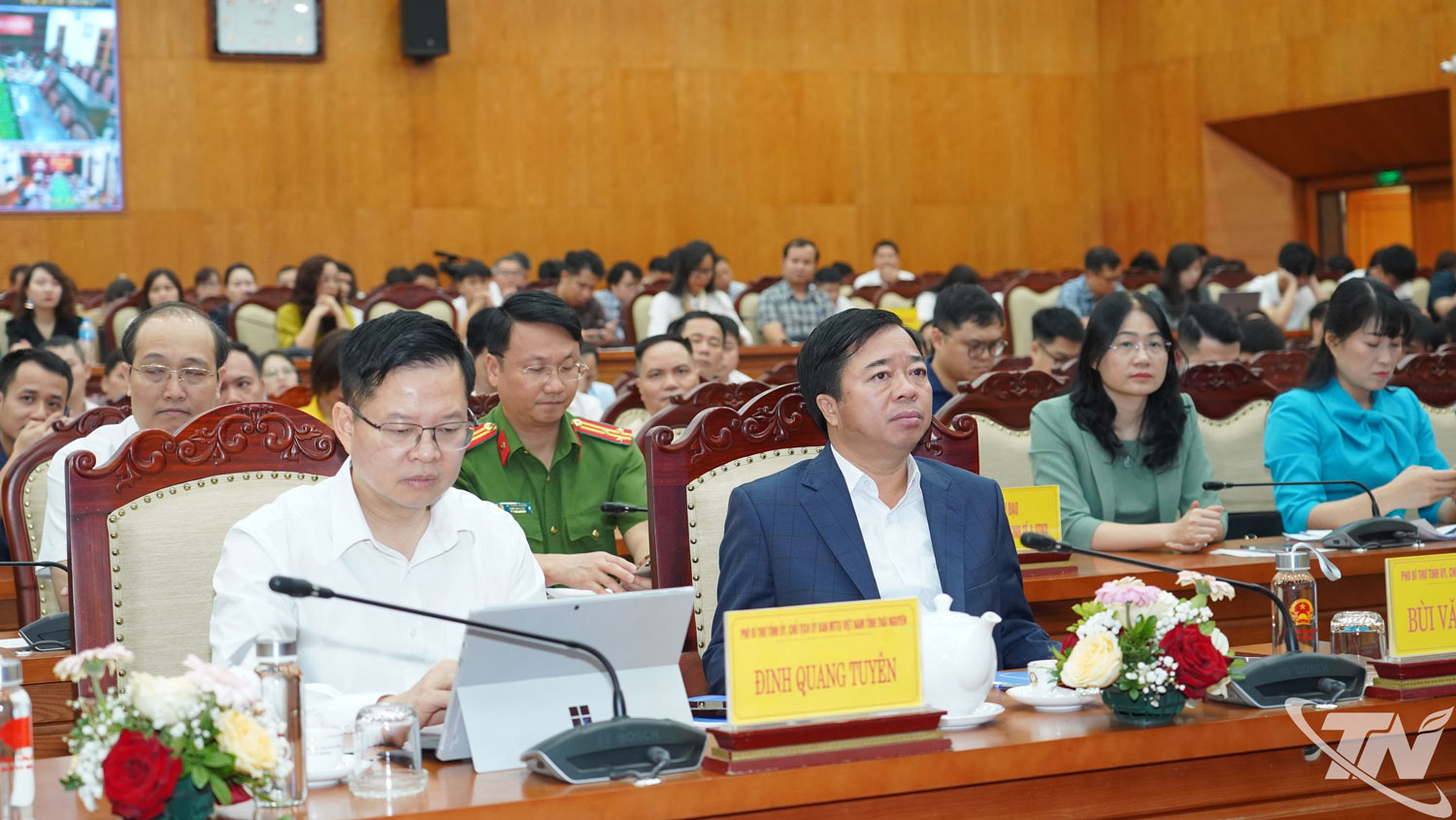 Các đồng chí lãnh đạo tỉnh và đại biểu dự Hội nghị.