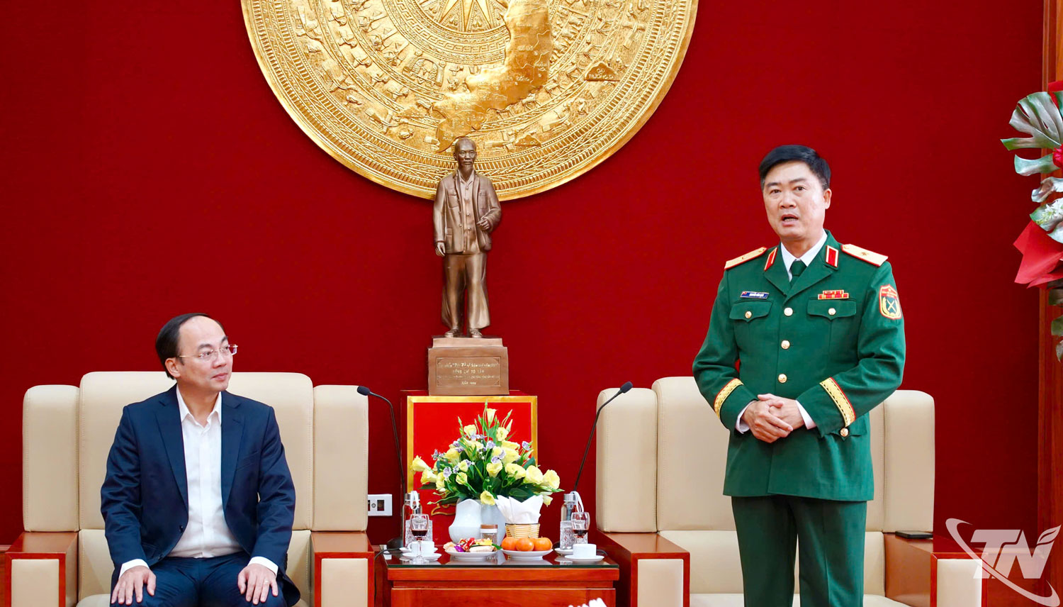 Thiếu tướng Nguyễn Văn Lịch, Ph&oacute; Tư lệnh Qu&acirc;n khu 1, ph&aacute;t biểu cảm ơn sự quan t&acirc;m của&nbsp;Tỉnh ủy, HĐND, UBND tỉnh Th&aacute;i Nguy&ecirc;n.