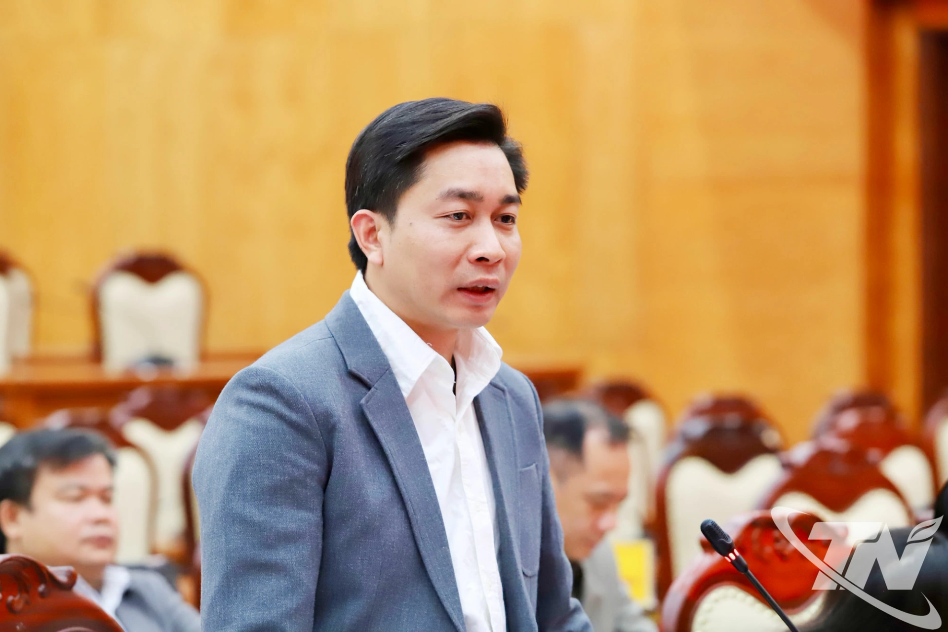 Đại biểu thảo luận tại tổ.