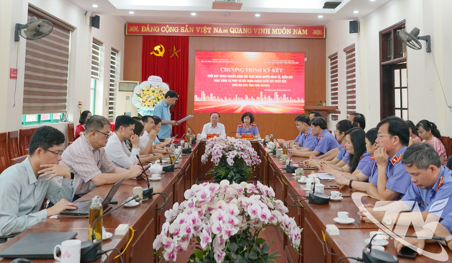 Quang cảnh chương trình ký kết.