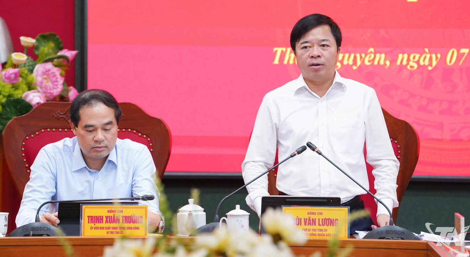 Đồng chí Bùi Văn Lương phát biểu tại Phiên họp.