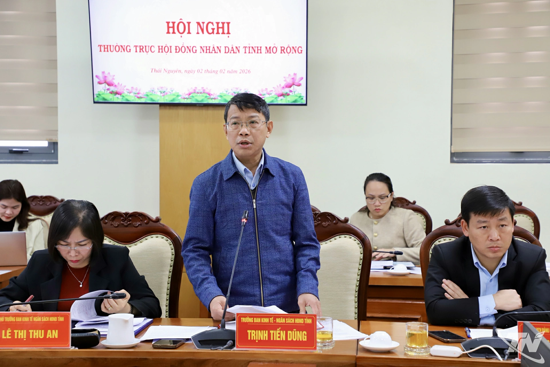 L&atilde;nh đạo c&aacute;c Ban HĐND tỉnh b&aacute;o c&aacute;o về nội dung thẩm tra cần xin &yacute; kiến thống nhất của Thường trực HĐND tỉnh  