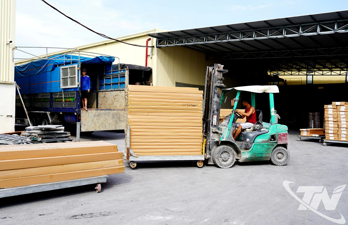 Ngay sau khi xảy ra trận mưa lũ đầu tháng 10-2025, nhiều doanh nghiệp trên địa bàn tỉnh đã nỗ lực khắc phục hậu quả, khẩn trương khôi phục, ổn định sản xuất