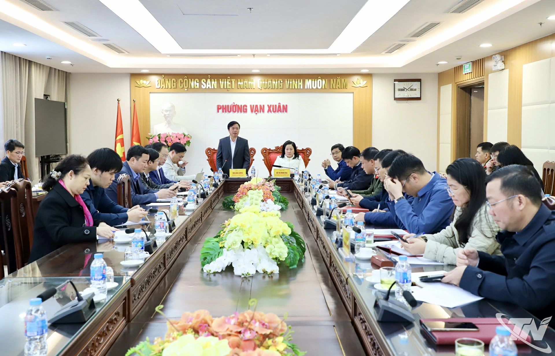 Đoàn công tác làm việc với các đơn vị tại phường Vạn Xuân