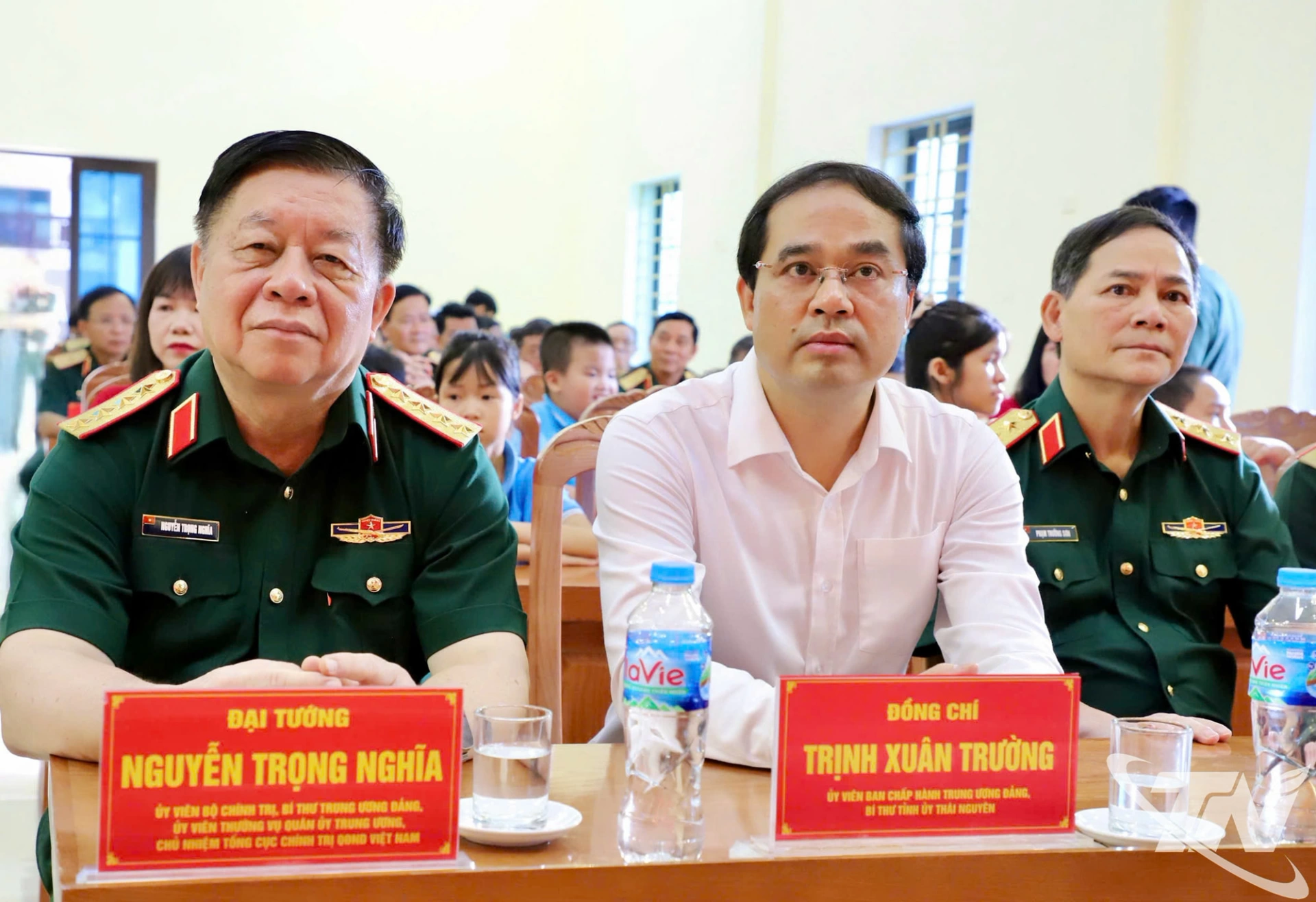 Đại tướng Nguyễn Trọng Nghĩa và đồng chí Bí thư Tỉnh ủy Thái Nguyên Trịnh Xuân Trường tại chương trình.