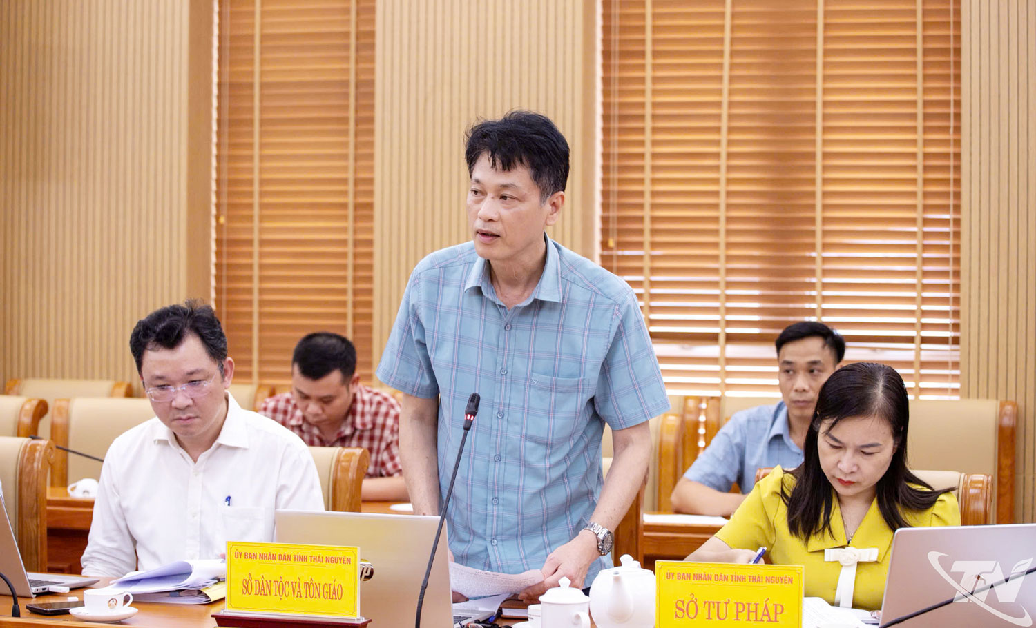 Đại biểu tham luận tại Hội nghị.