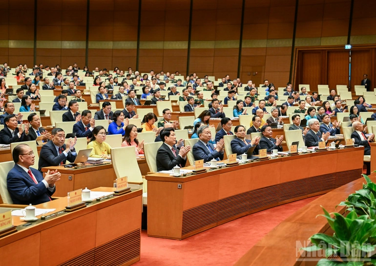 Các đồng chí lãnh đạo, nguyên lãnh đạo Đảng, Nhà nước cùng các đại biểu Quốc hội tham dự phiên khai mạc Kỳ họp thứ 10, Quốc hội khóa XV.