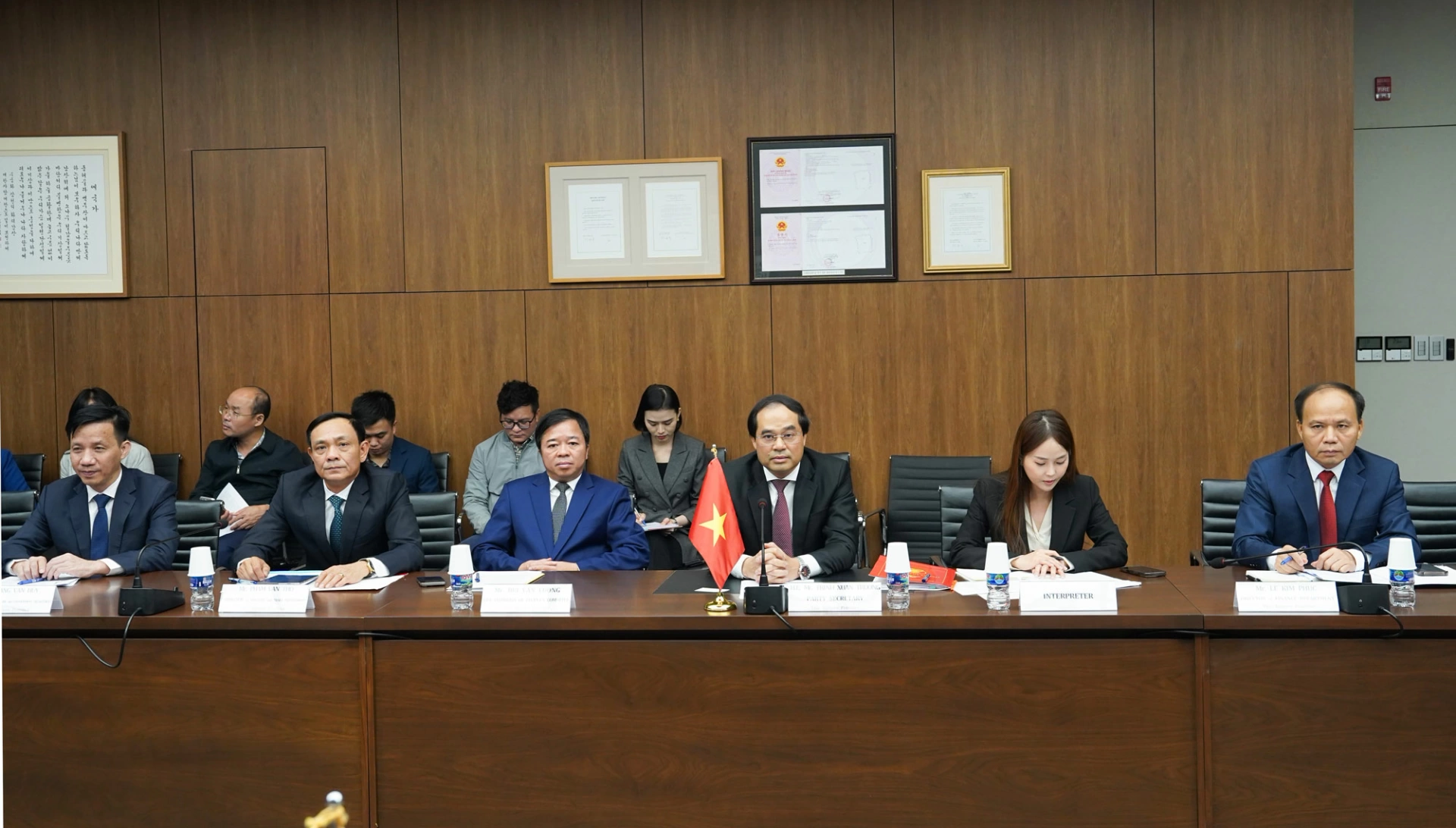 Đồng chí Bí thư Tỉnh ủy Trịnh Xuân Trường và các thành viên Đoàn công tác của tỉnh Thái Nguyên tại buổi làm việc.