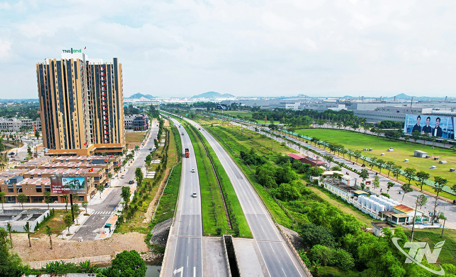 Trong quý I/2026, GRDP của Thái Nguyên tăng 8,55%, cao nhất trong các quý I từ năm 2022 đến nay, đưa địa phương   vươn lên đứng thứ 15/34 tỉnh, thành phố trong cả nước về tăng trưởng, tăng 18 bậc so với năm 2025 và xếp thứ 5/9   trong khu vực trung du, miền núi phía Bắc. Trong đó, khu vực công nghiệp tiếp tục giữ vai trò động lực.