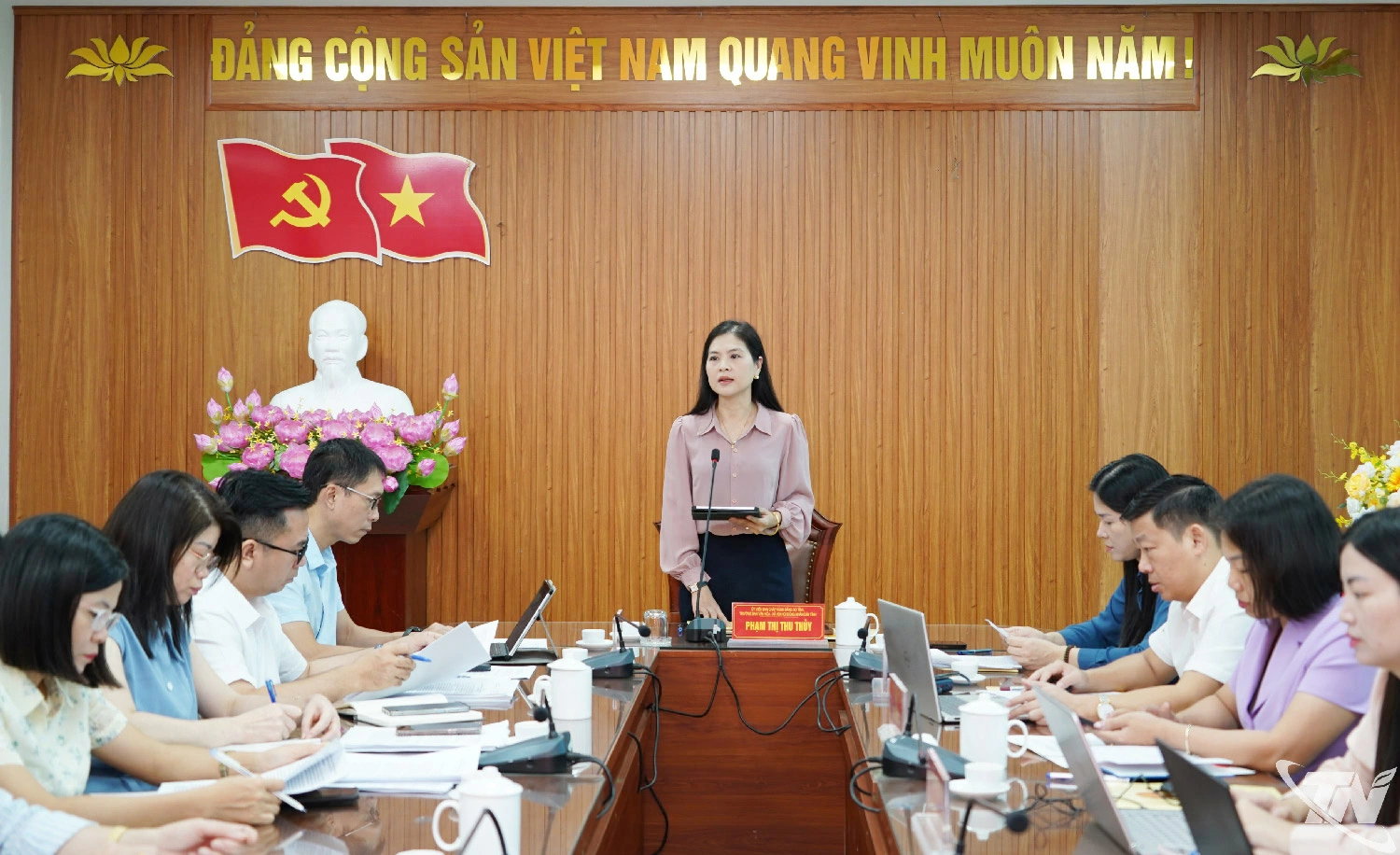 Các đại biểu dự buổi giám sát.