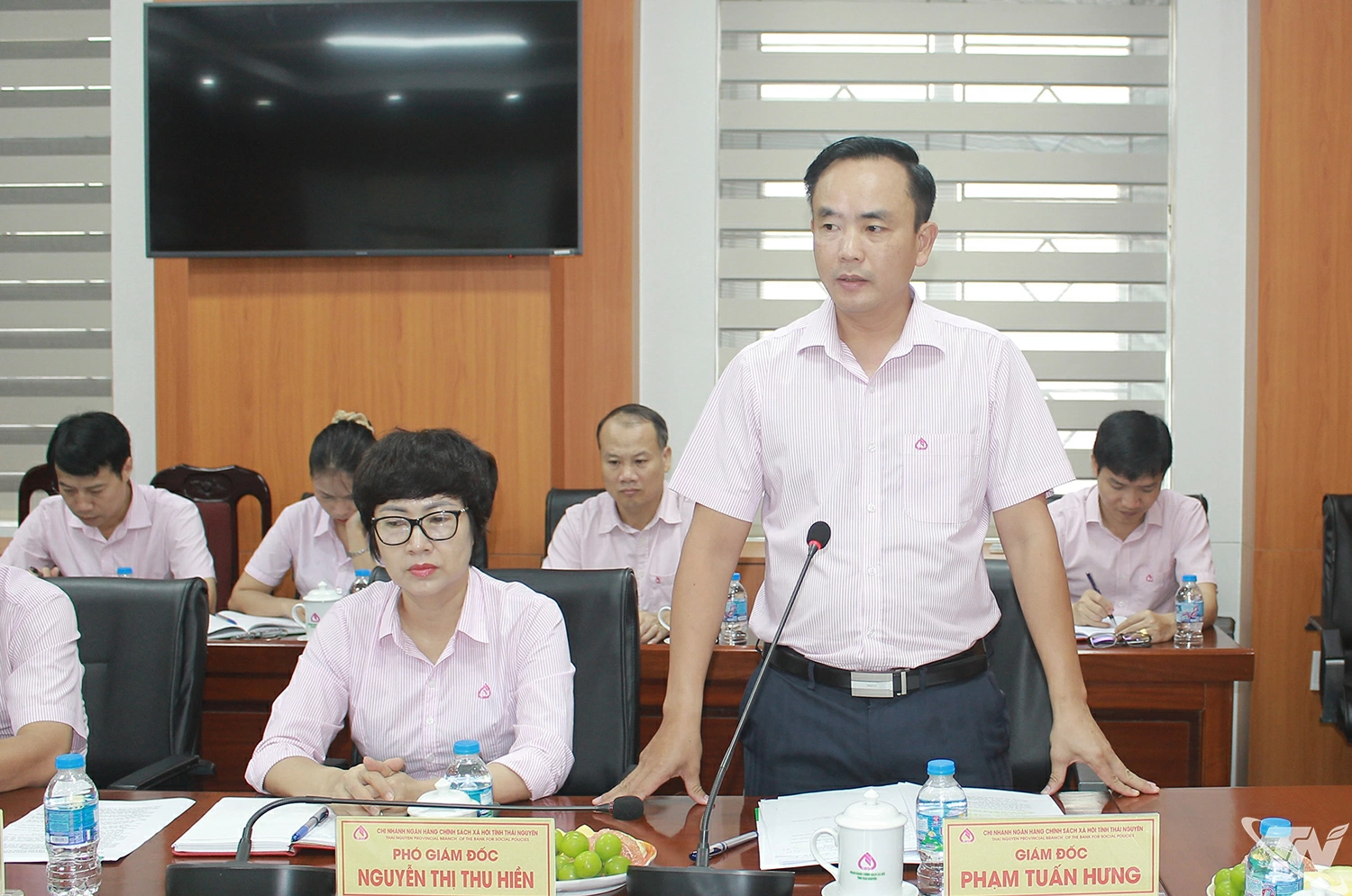 Lãnh đạo chi nhánh Ngân hàng chính sách xã hội tỉnh phát biểu.