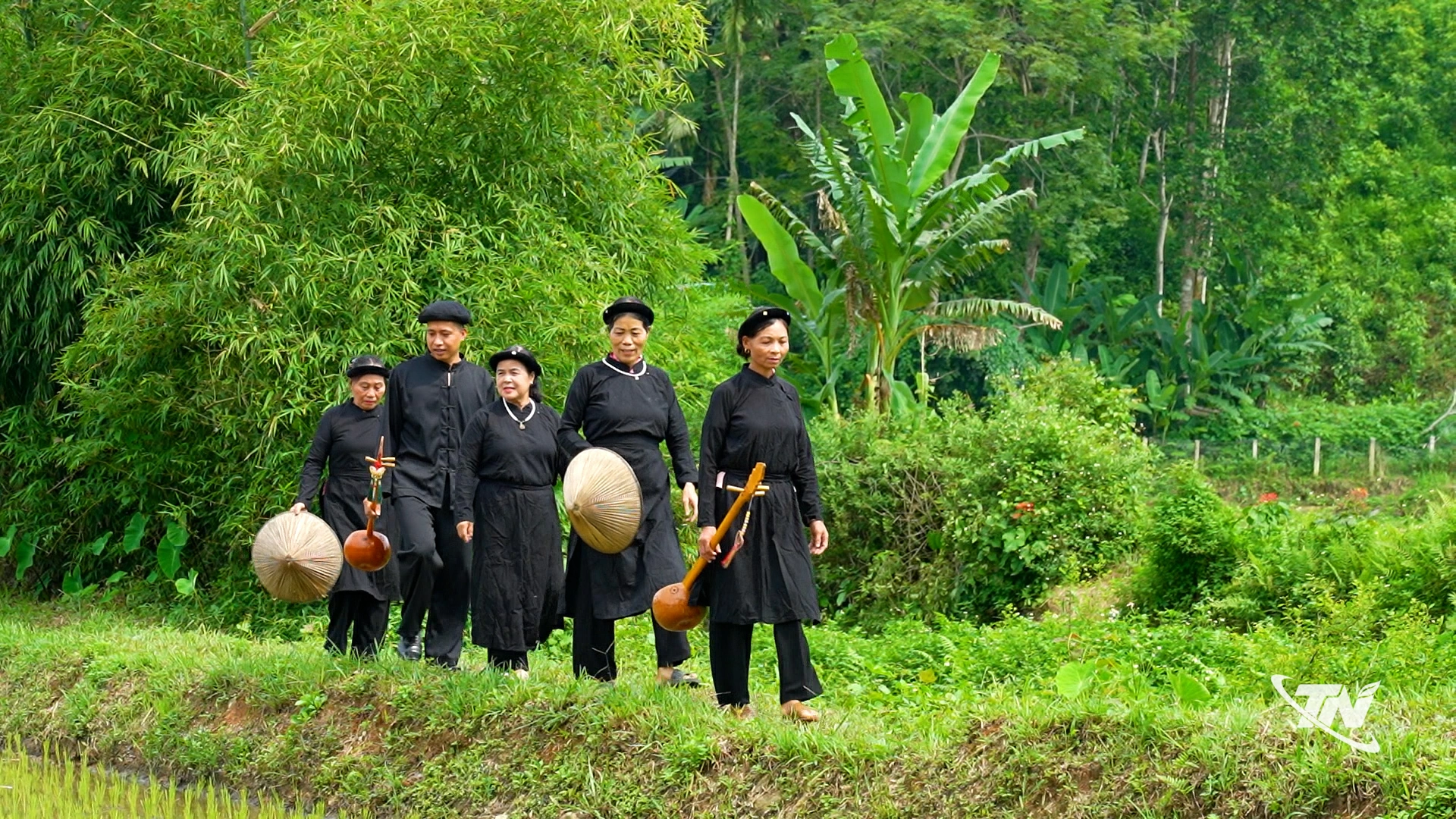 Đồng bào dân tộc Tày ở xã Lam Vỹ gìn giữ và phát huy nhiều giá trị văn hóa truyền thống, trong đó có hát Then, đàn tính.